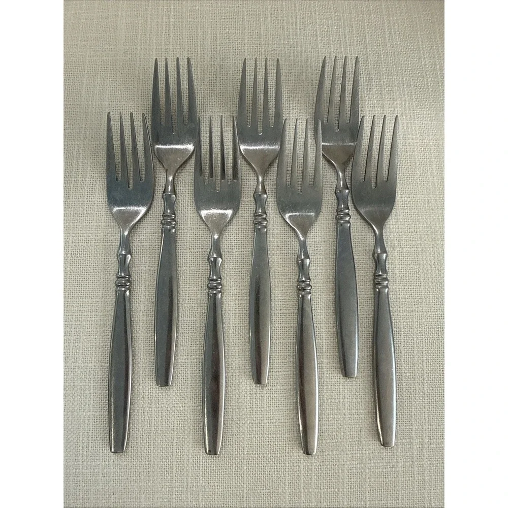 Reed & Barton PERTH Stainless Flatware 7 Salad Forks 6 5/8